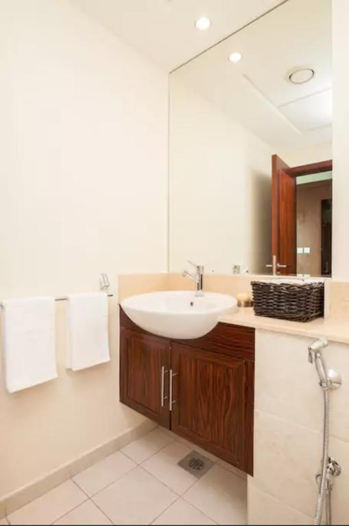 דובאי Faraway Homes - Burj Residences מראה חיצוני תמונה