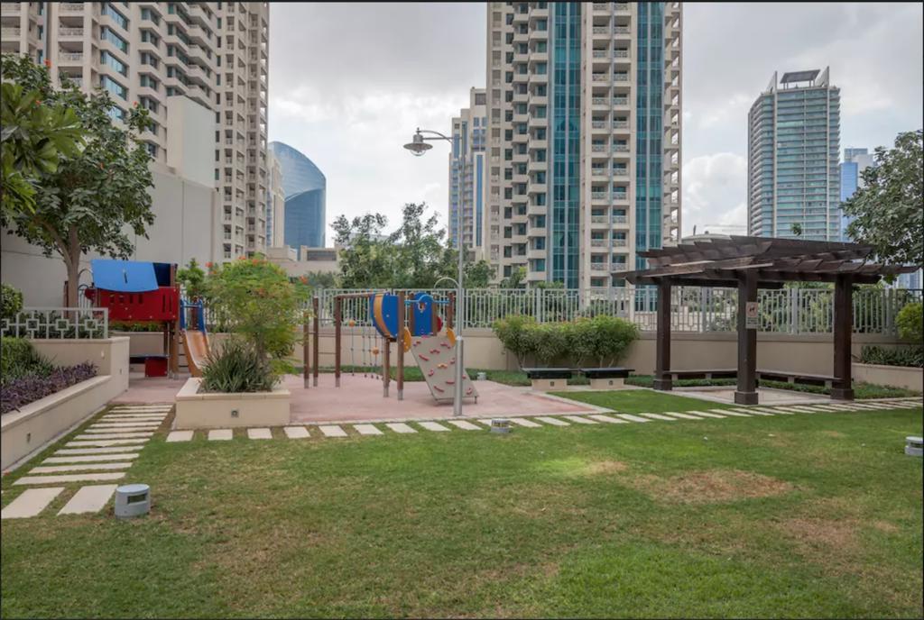 דובאי Faraway Homes - Burj Residences מראה חיצוני תמונה