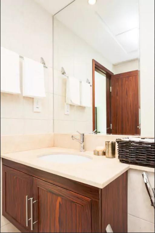 דובאי Faraway Homes - Burj Residences מראה חיצוני תמונה